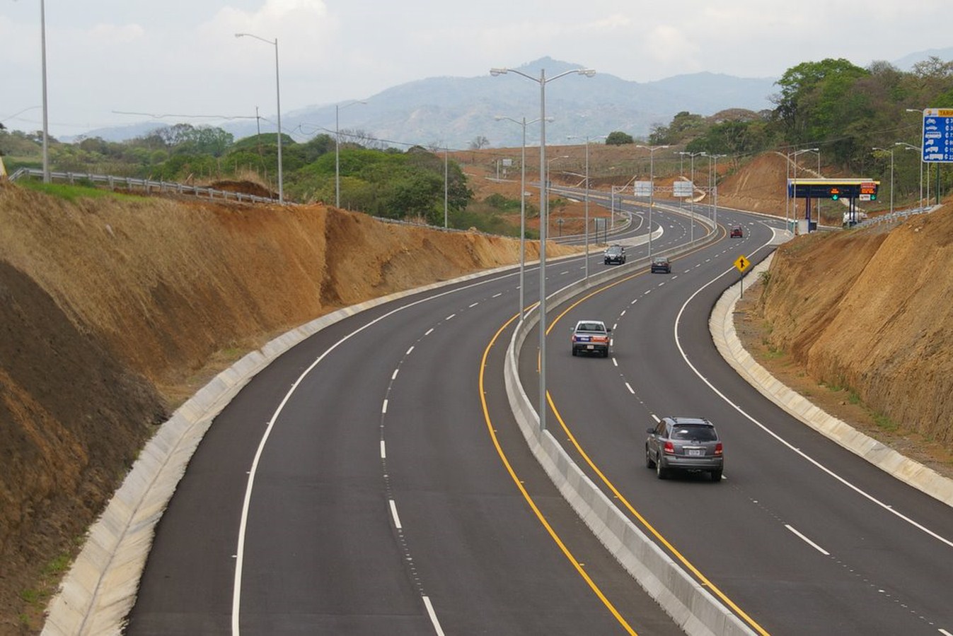 vista aérea Autopista del Sol (Costa Rica)