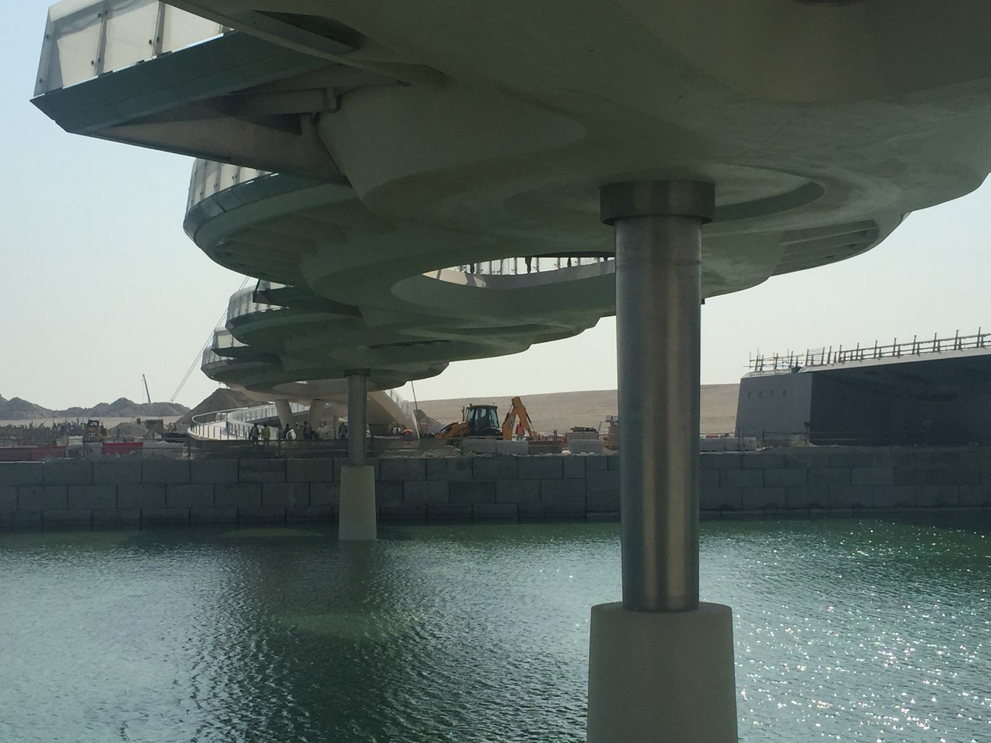 Vista desde el canal de la parte inferior de los tableros