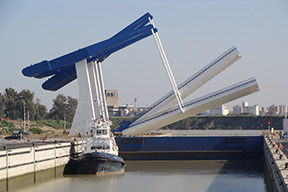 
			Esclusa en el Puerto de Sevilla
			
		