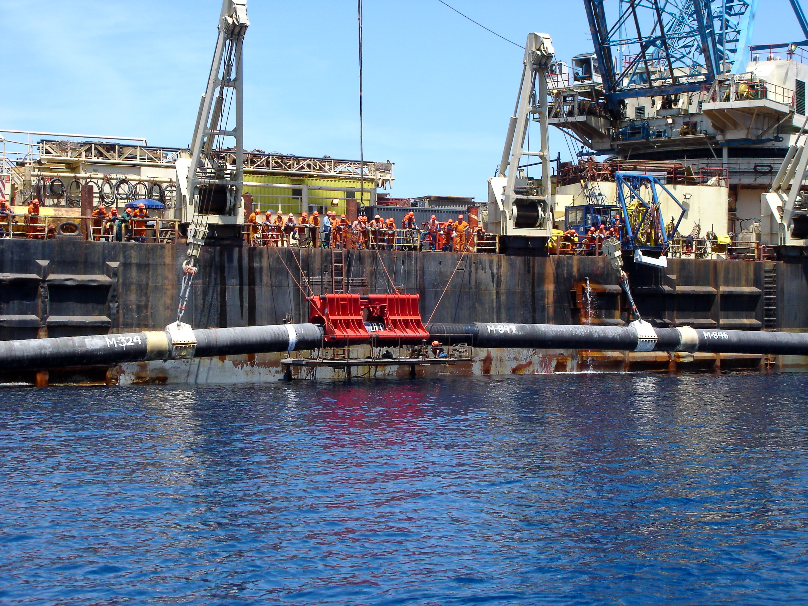 Instalación de tubería submarina