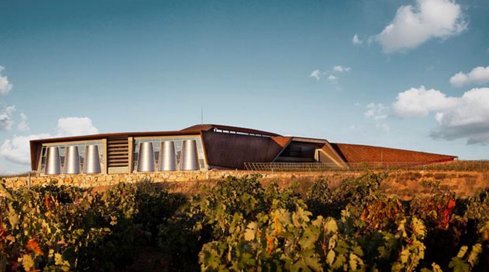 Exterior view of the main façade of Bodegas Portia