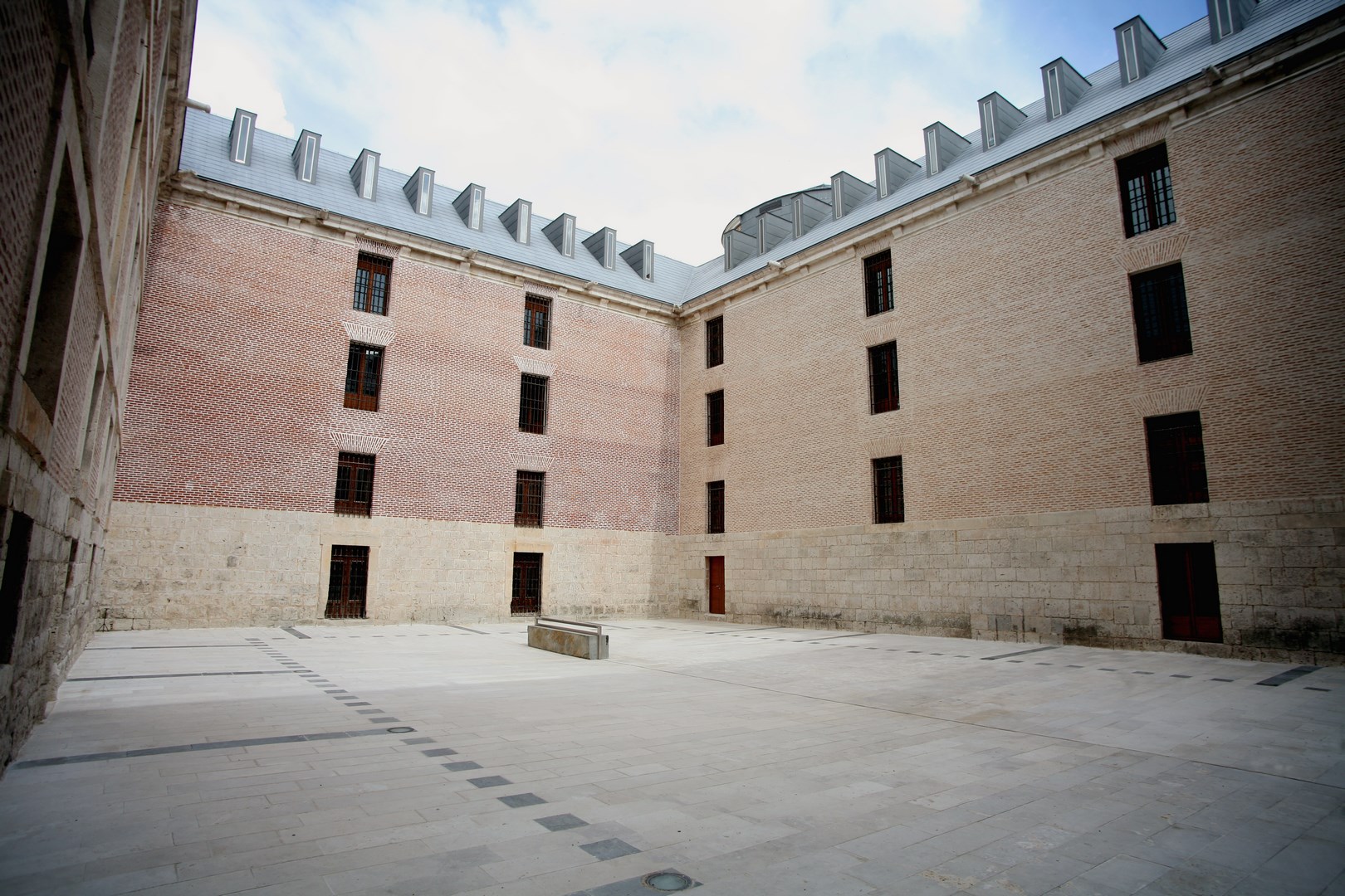 
			
			Rehabilitation of the General Archive of Simancas 2nd Phase. Courtyard
		