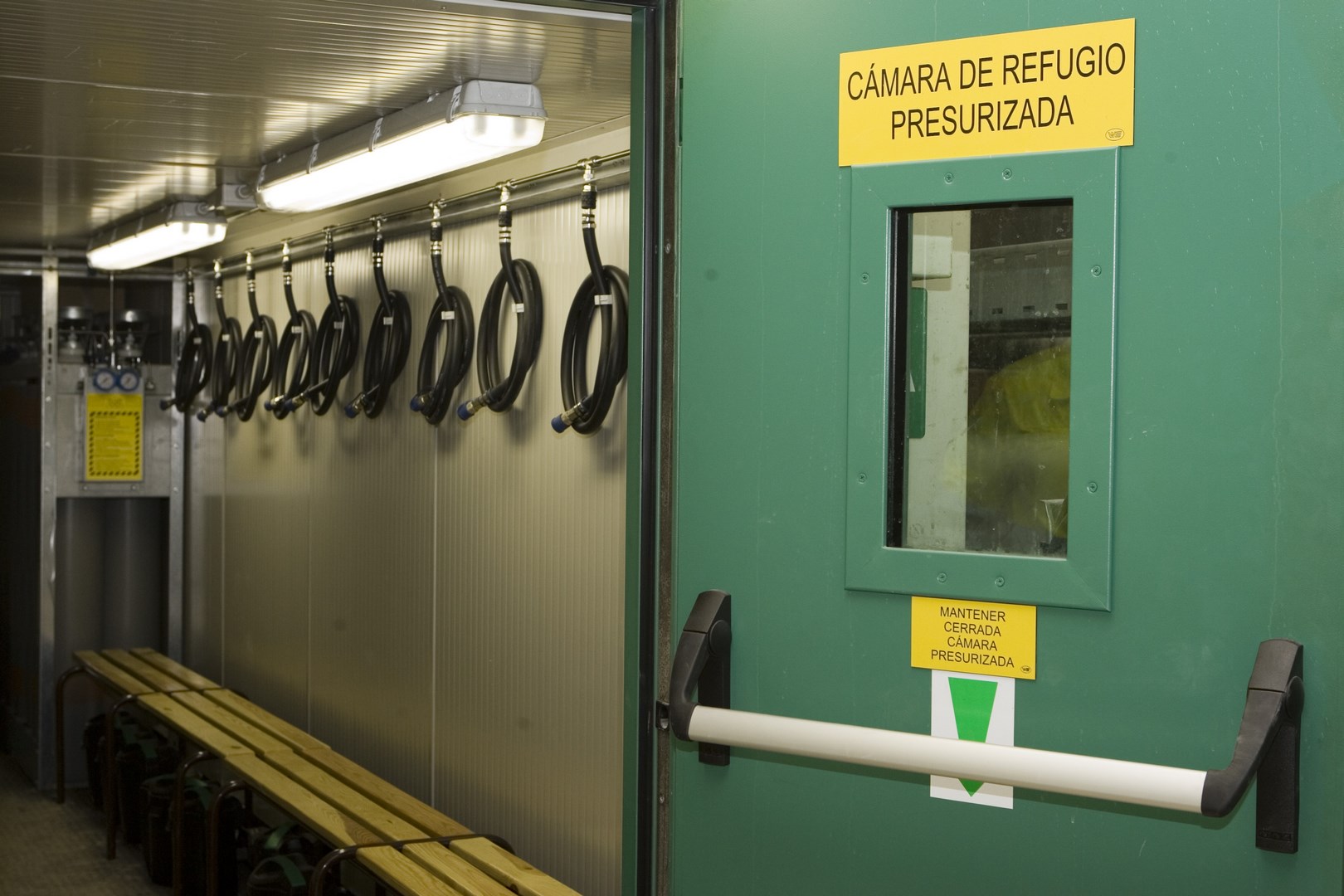 Pressurised refuge chamber