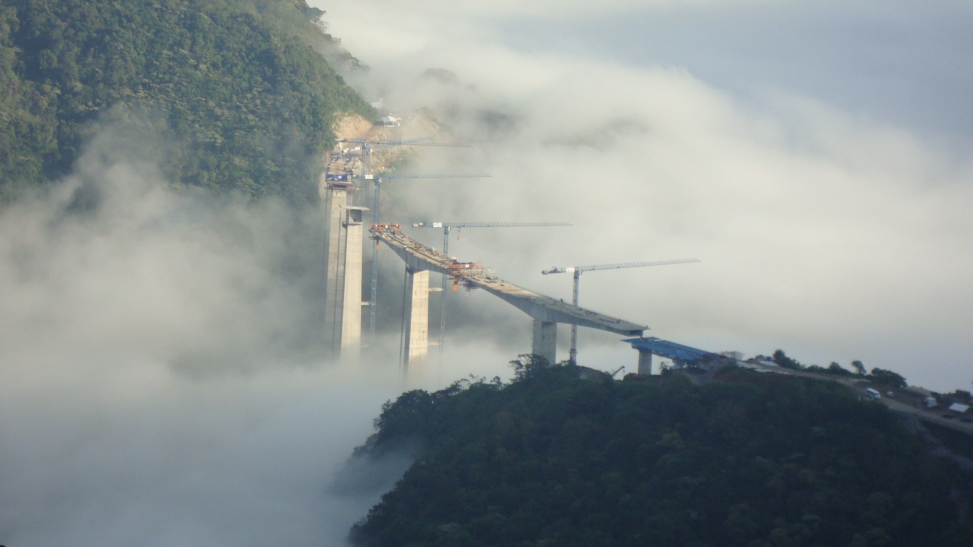 San Marcos con niebla
