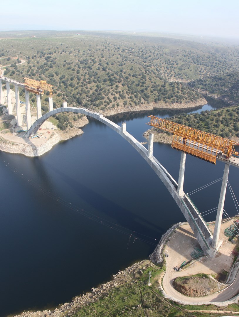 Construction of the Almonte Viaduct