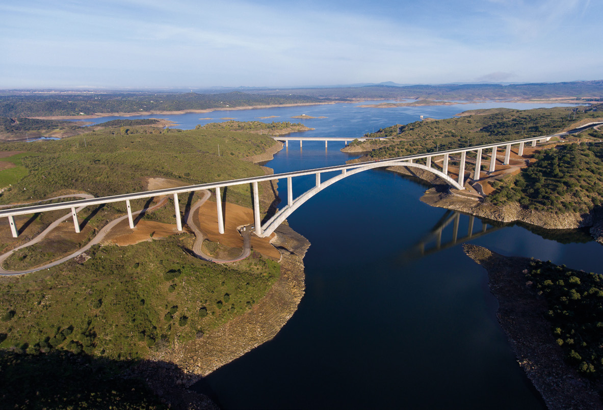 Construction of the Almonte Viaduct