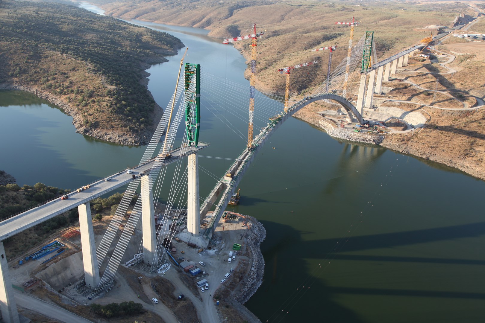 Construction of the Almonte Viaduct