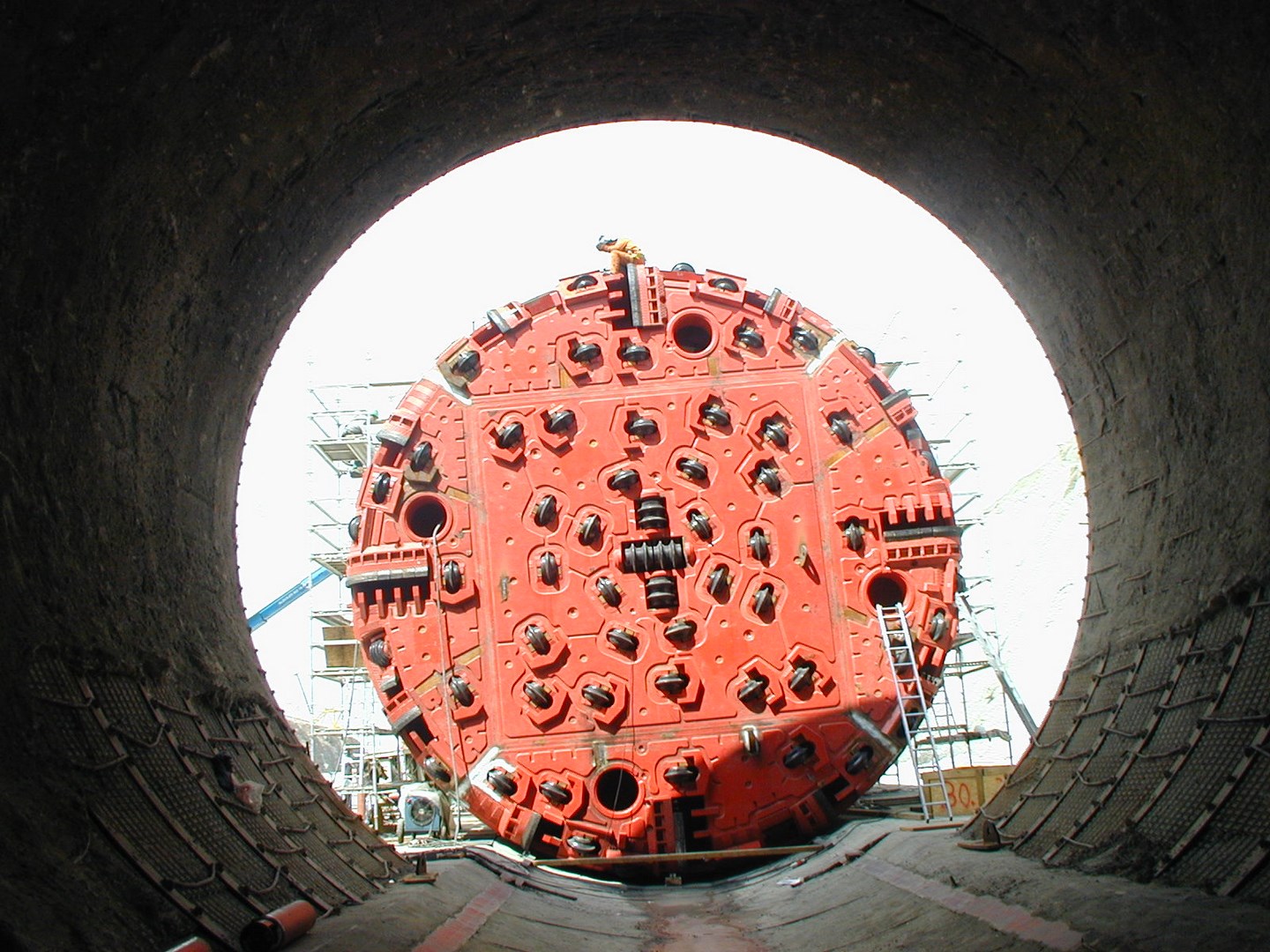 tunnel boring machine