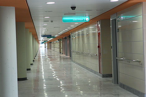 Un pasillo del hospital Son Dureta