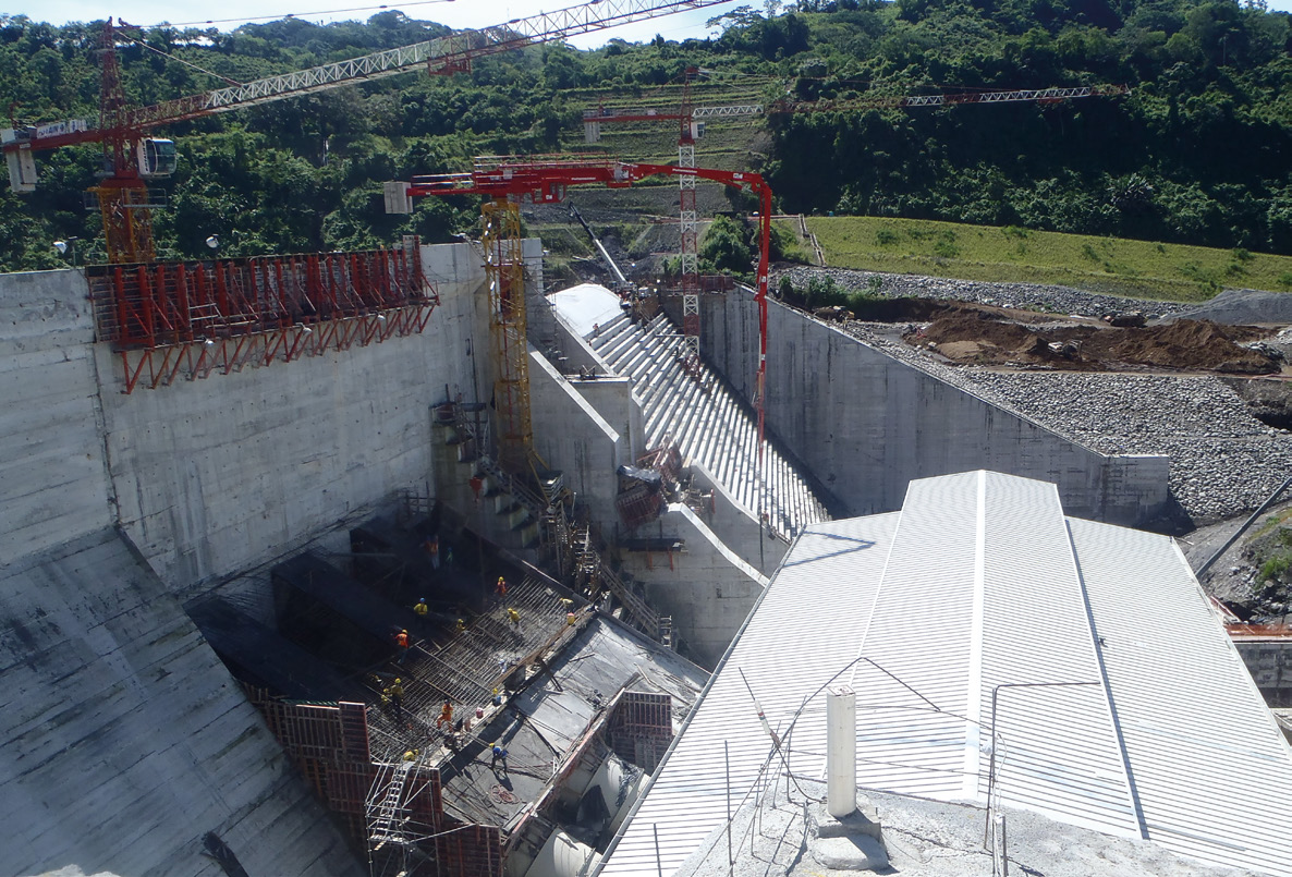 Concrete pumping for the construction of a low-cold dam, Panama