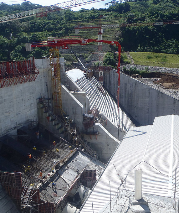 
			
			Concrete pumping for the construction of a low-cold dam, Panama
		