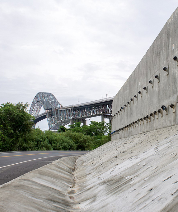 
			Rehabilitación del Acceso Oeste del Puente de las Américas
			
		