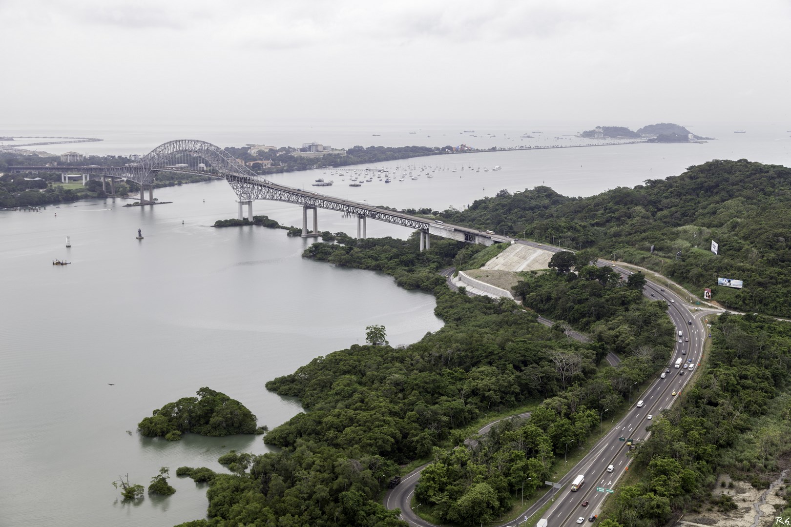 Vista aérea del puente de las Américas