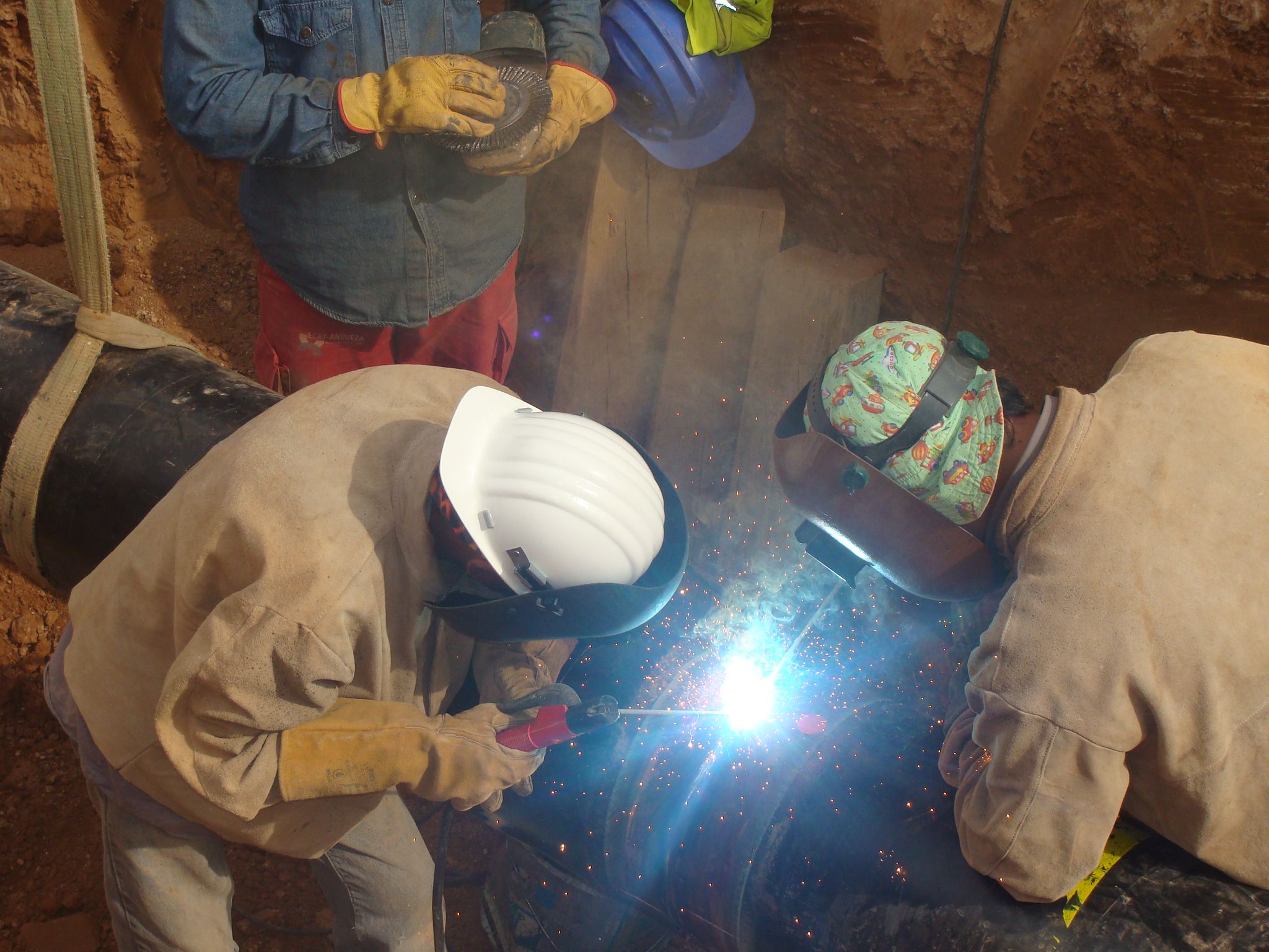 Men working. Duplication of the Tivissa - Paterna Gas Pipeline