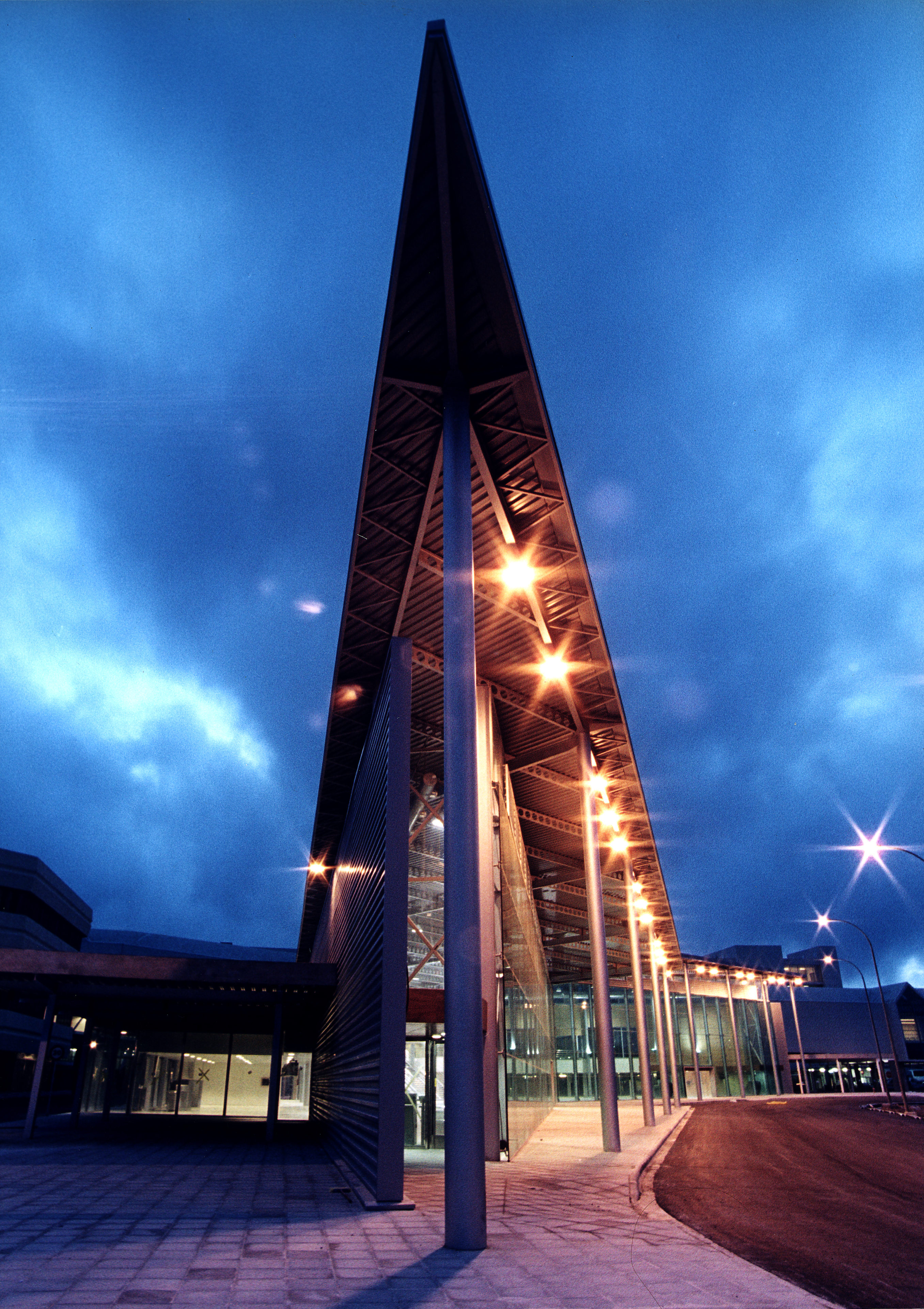Edificio interislas  nocturna
