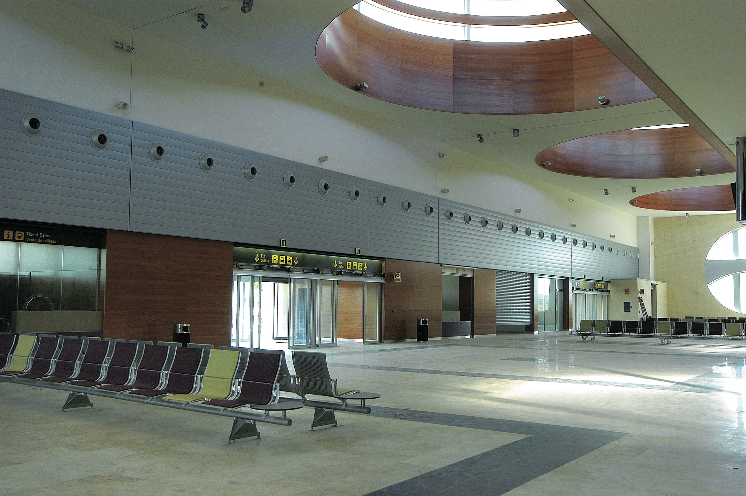 Aeropuerto Logroño interiores vista lateral