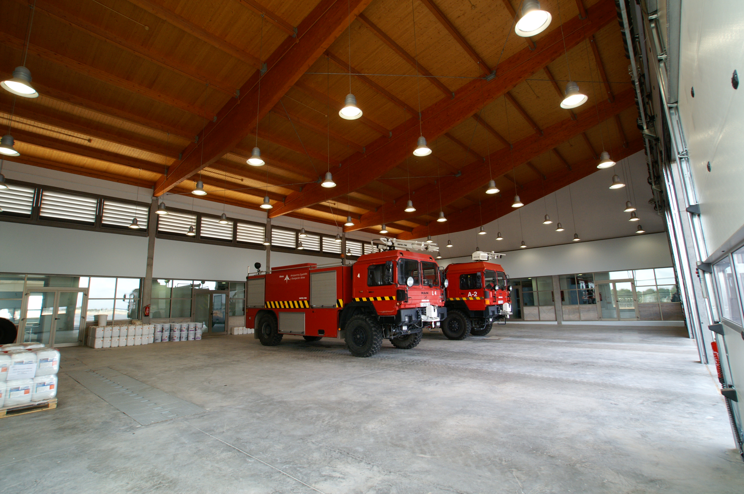 Aeropuerto Albacete terminal camiones bomberos