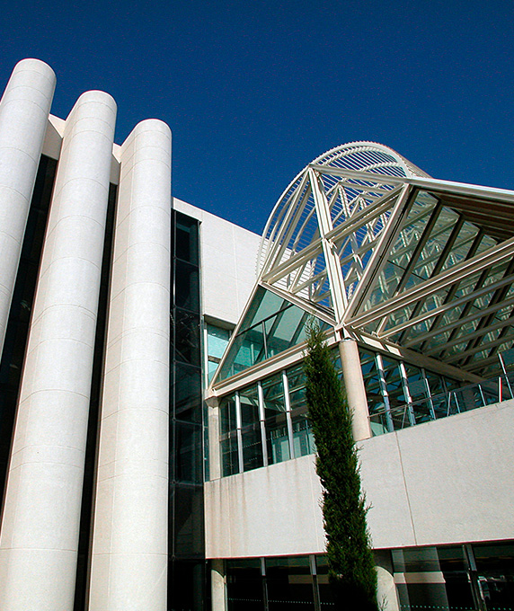 
			
			aeropuerto Palma Mallorca edificio interislas
		