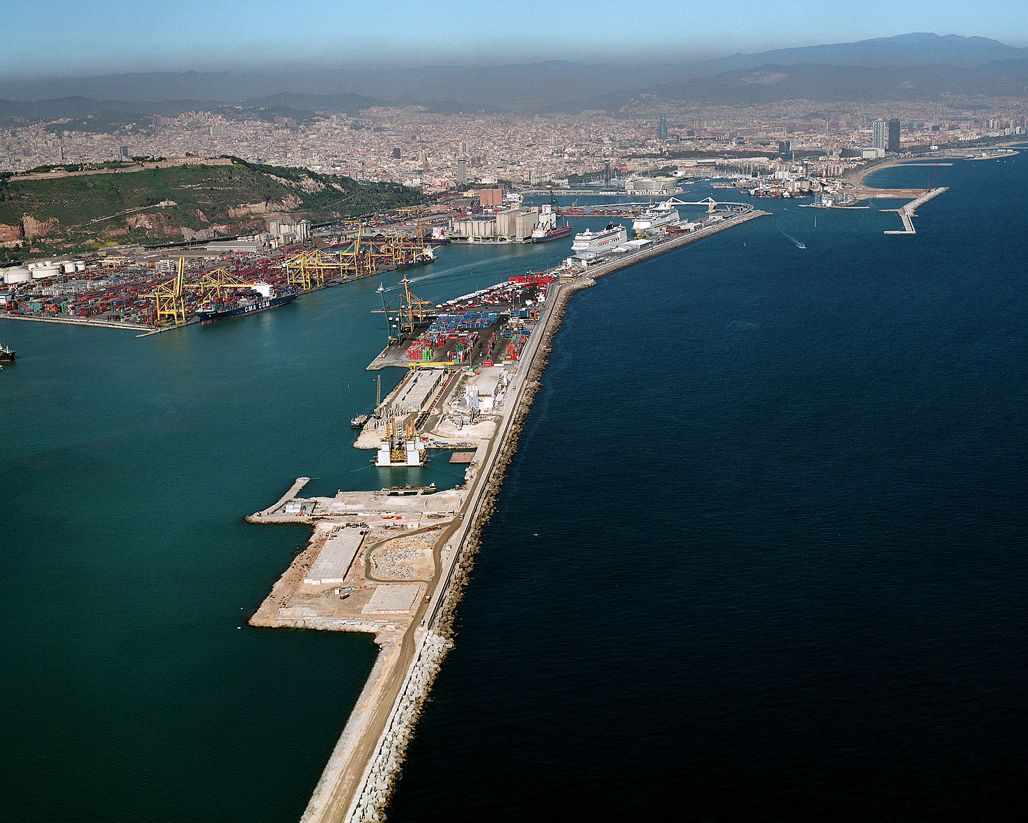 
			Dique Este puerto Barcelona
			
		