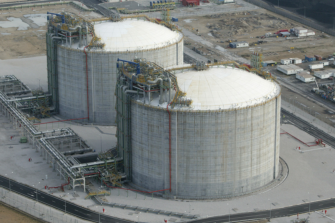 tanques almacenamiento Gas Natural Licuado Planta ENAGAS Barcelona