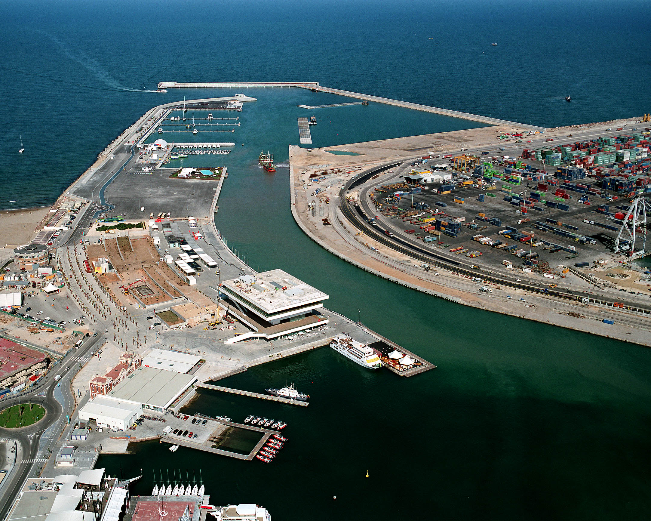 
			
			Communication channel construction Port of Valencia
		