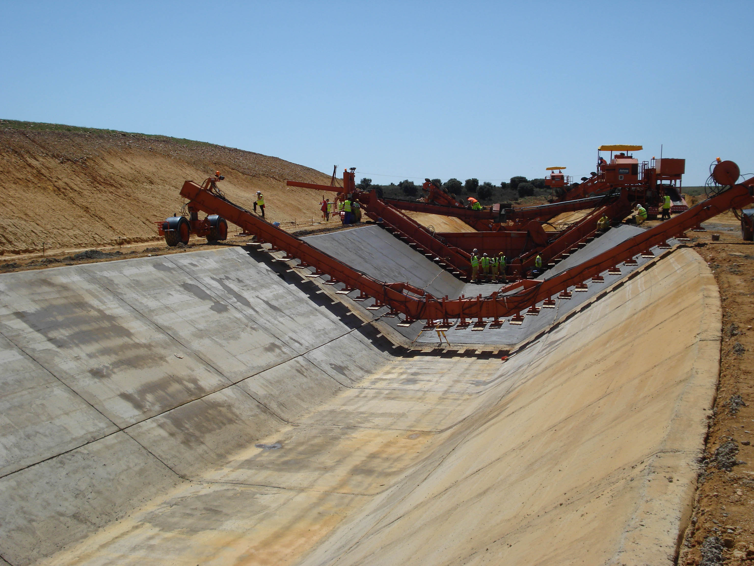 Construcción Canal Bajo de los Payuelos