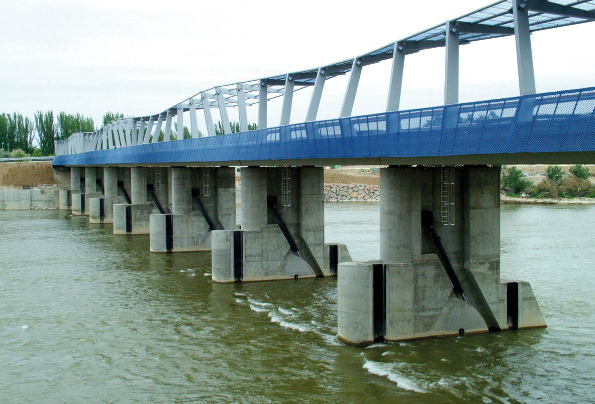 Puente azul del ebro