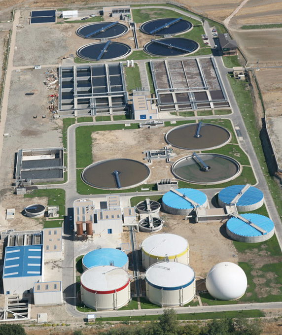 
			
			aerial view Wastewater Treatment Plant of the Medium-High Basin of the Arroyo Culebro
		