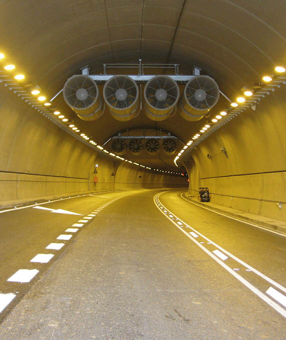 
			Interior Túnel de Bracons
			
		