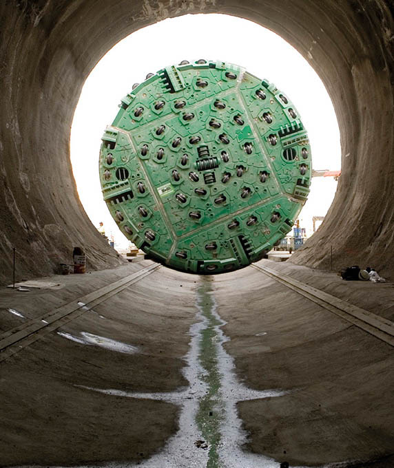 
			
			La Cabrera Tunnel
		