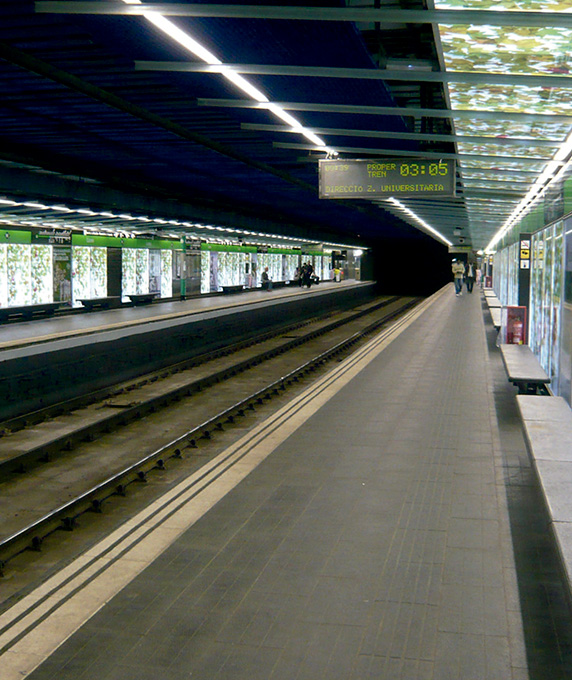 
			
			Line 2 section Clot-La Pau
		