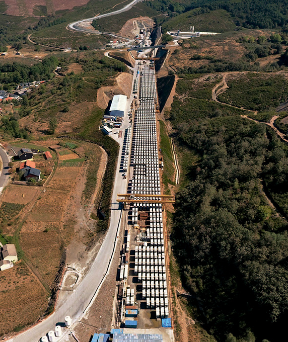 
			Línea de Alta Velocidad Madrid-Galicia
			
		