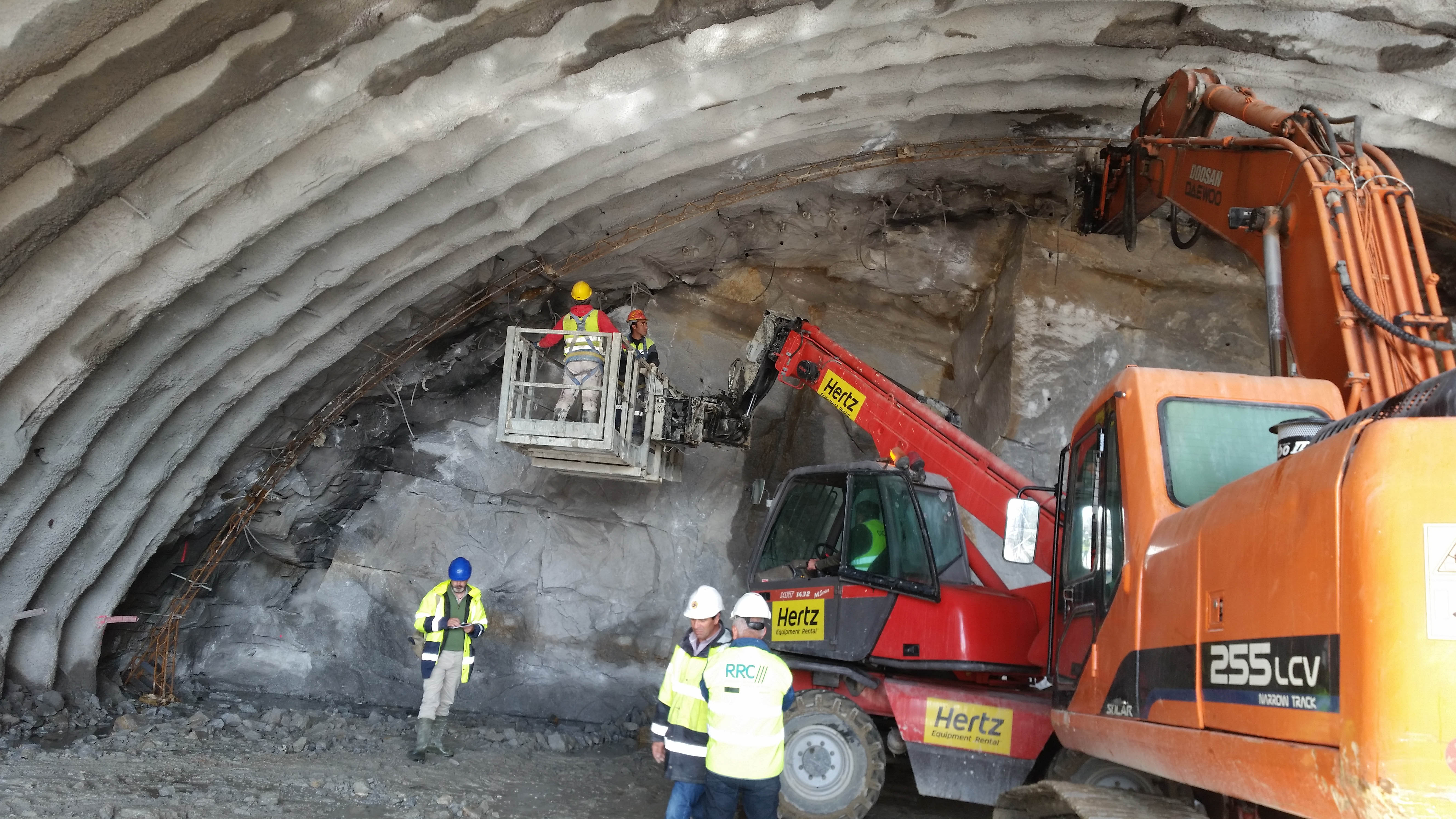 trabajos durante la construcción del túnel
